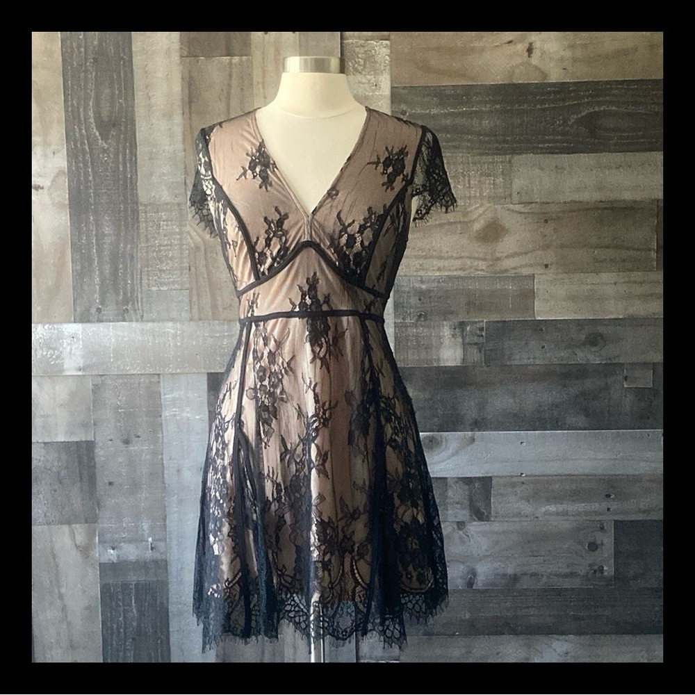 Lulu’s v-neck dress medium black floral lace dark feminine witchy cocktail party